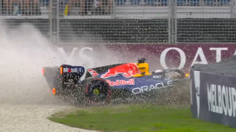 Max Verstappen crash
