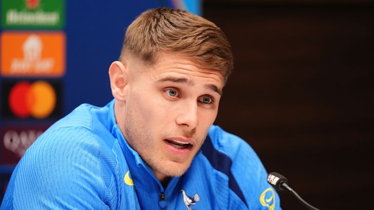 Micky van de Ven has slammed reporters for suggesting that Tottenham's players don't care about the club's current predicament