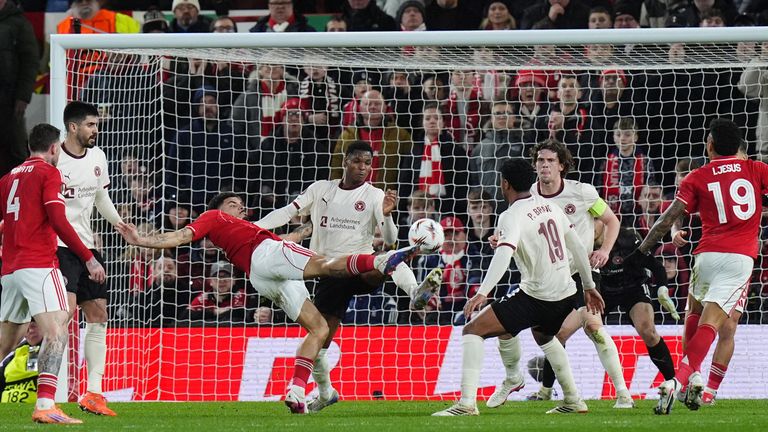 Morgan Gibbs-White comes close to giving Nottingham Forest the lead