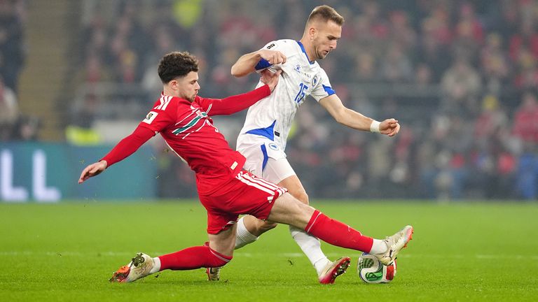 Wales' Neco Williams (left) and Bosnia and Herzegovina's Amar Memic battle for the ball