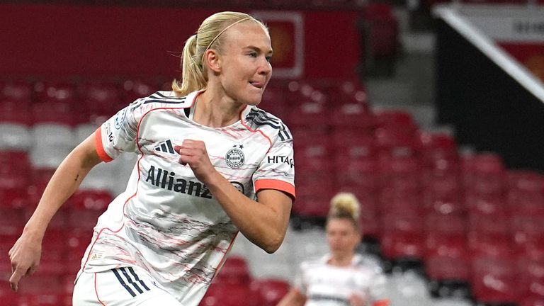 Pernille Harder's second goal saw Bayern Munich retake the lead against Man Utd in the second half