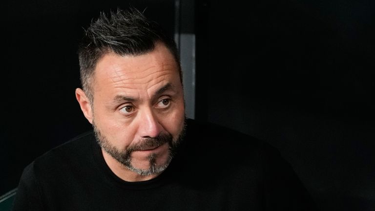 Marseille coach Roberto De Zerbi sits on the bench before the Champions League opening phase soccer match between Sporting CP and Olympique de Marseille in Lisbon, Wednesday, Oct. 22, 2025. (AP Photo/Armando Franca)