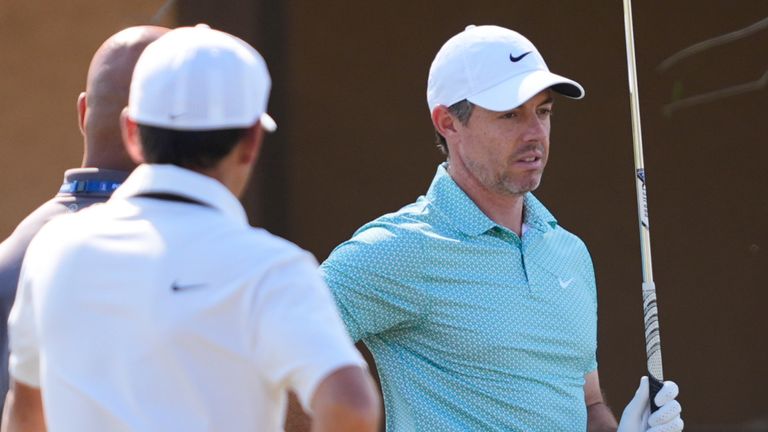 Pohjois-Irlannin Rory McIlroy reagoi lyöessään harjoituslaukauksia The Players Championshipin harjoituskierroksen aikana 