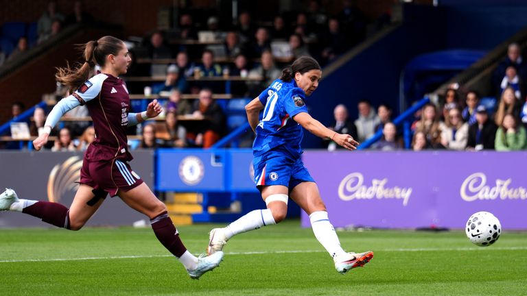 Chelsea's Sam Kerr scores to make it 1-1