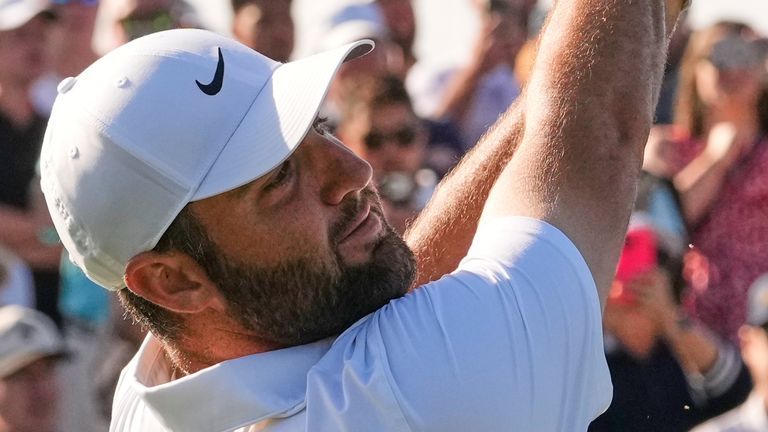 Scottie Scheffler colpisce dal terzo tee durante il terzo round di The Players