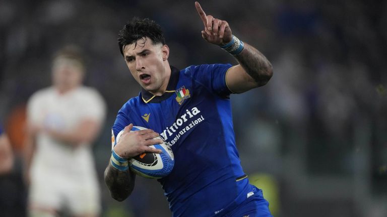 Tommaso Menoncello esulta prima di segnare il primo gol dell'Italia contro l'Inghilterra