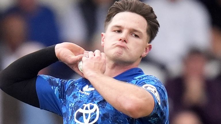 Sonny Baker spera di mantenersi in lizza in Inghilterra con i wicket per l'Hampshire