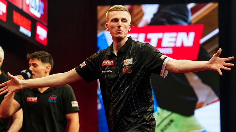 Wessel Nijman festeggia all'European Darts Trophy (foto: Paul Targyik/PDC Europe)