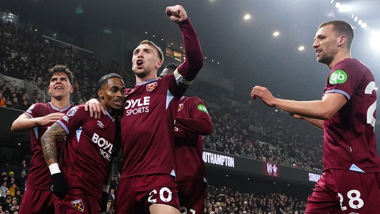 West Ham celebrate Crysencio Summerville's goal for West Ham at Fulham