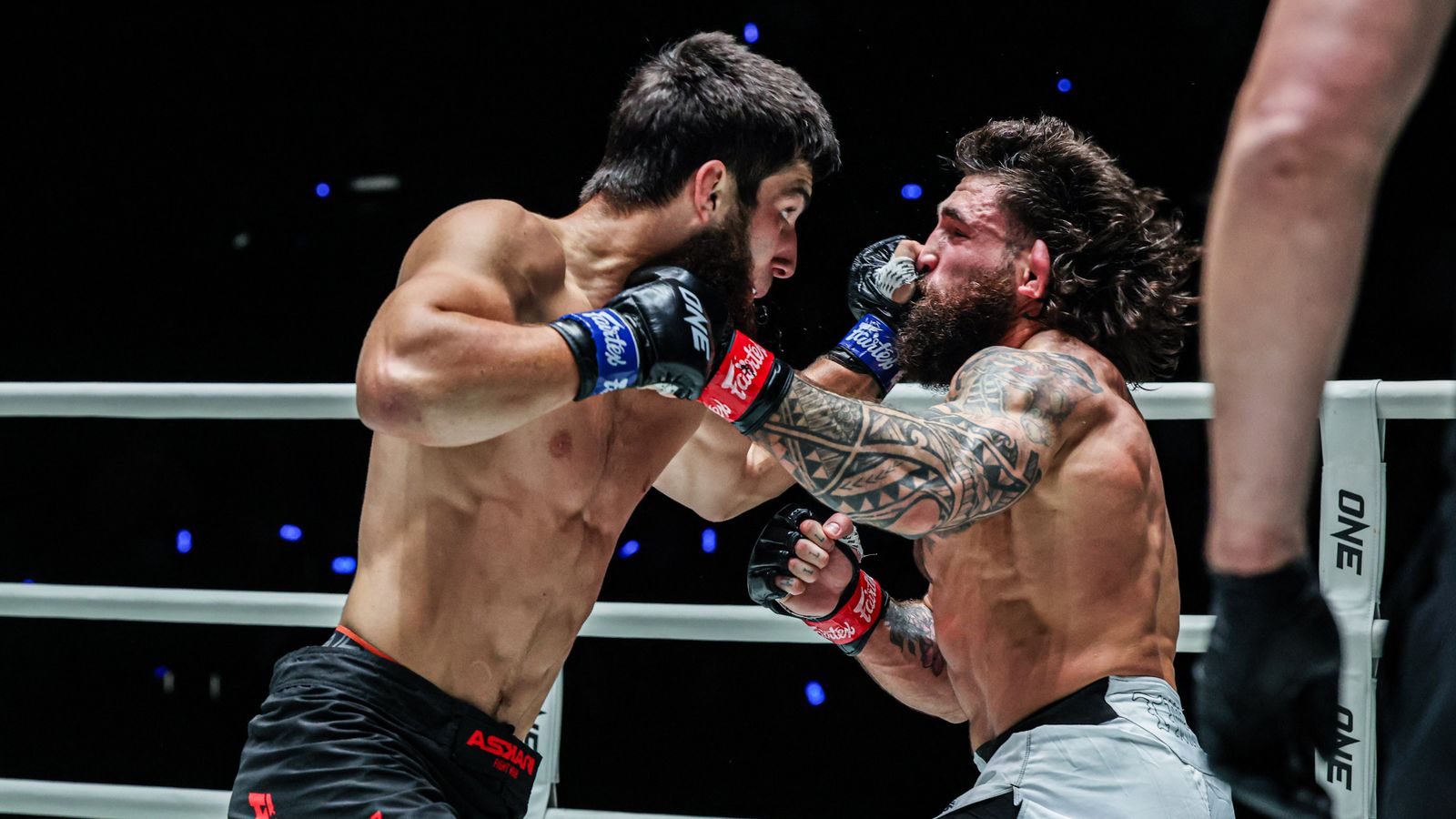 ONE Fight Night 42: Dzhabir Dzhabrailov Conquista Virada Espetacular e Sam-A Gaiyanghadao Dá Show de Nocaute