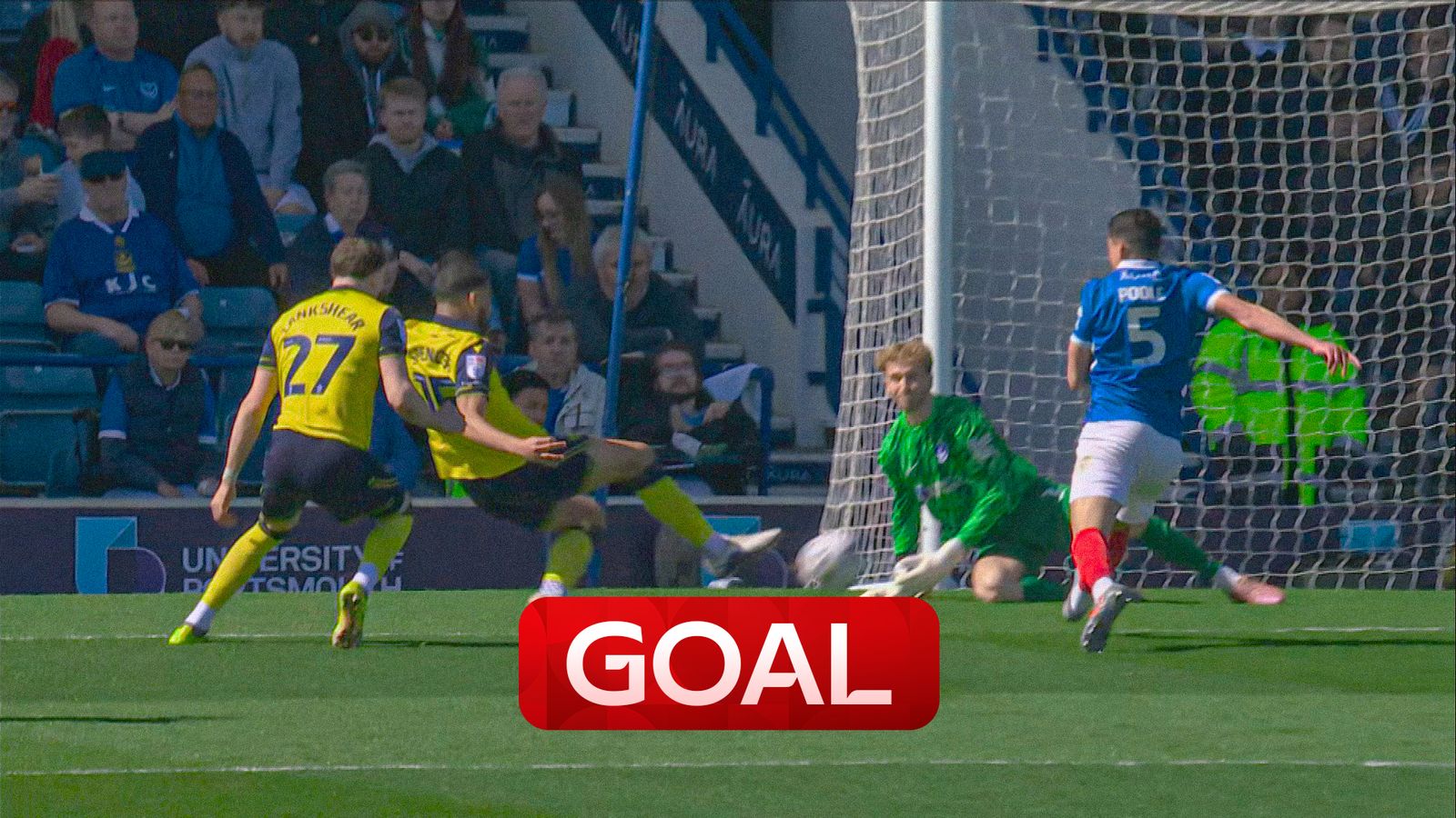 Spencer ghi bàn phút 89, Oxford hòa Charlton 1-1