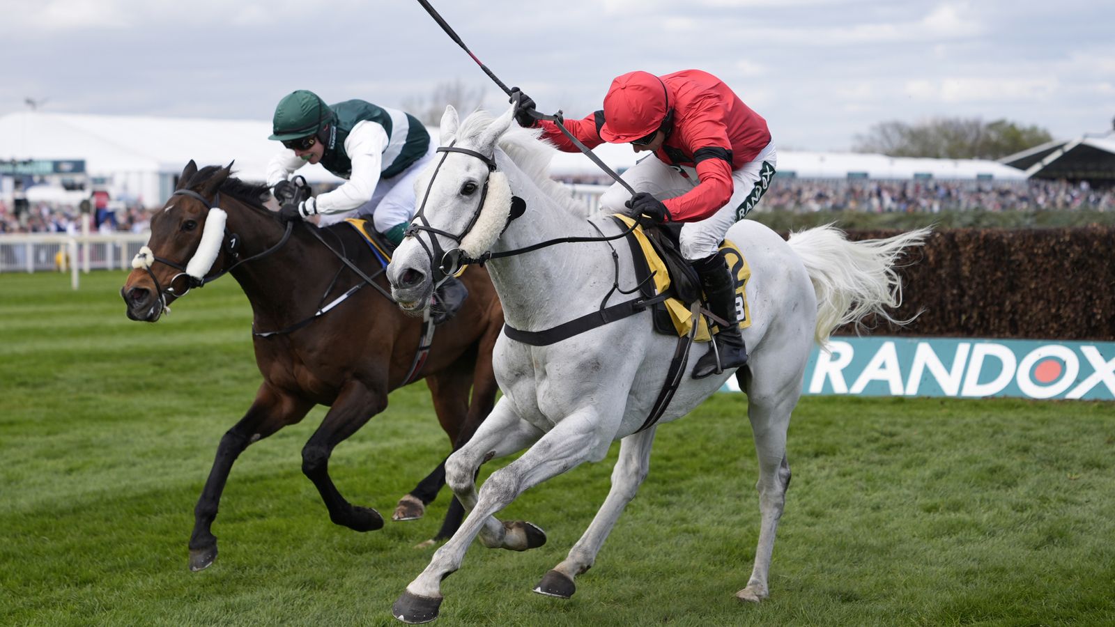 Aintree: Gray Dawning verslaat Solness in spannende Melling Chase | Racenieuws