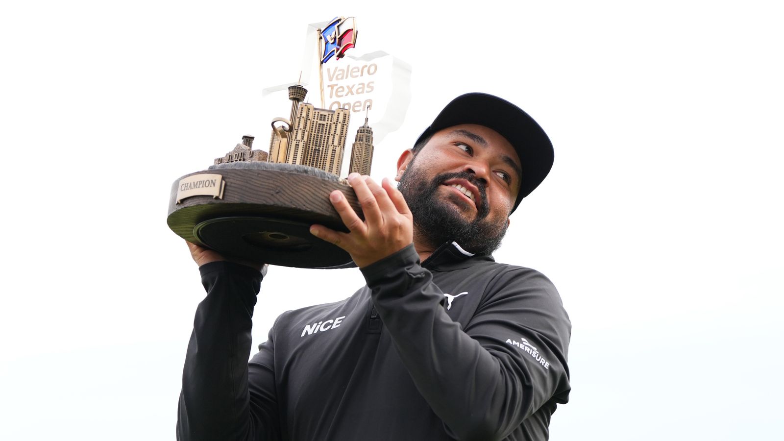 Valero Texas Open: JJ Spaun clinches title after Robert MacIntyre fails to force play-off on final hole