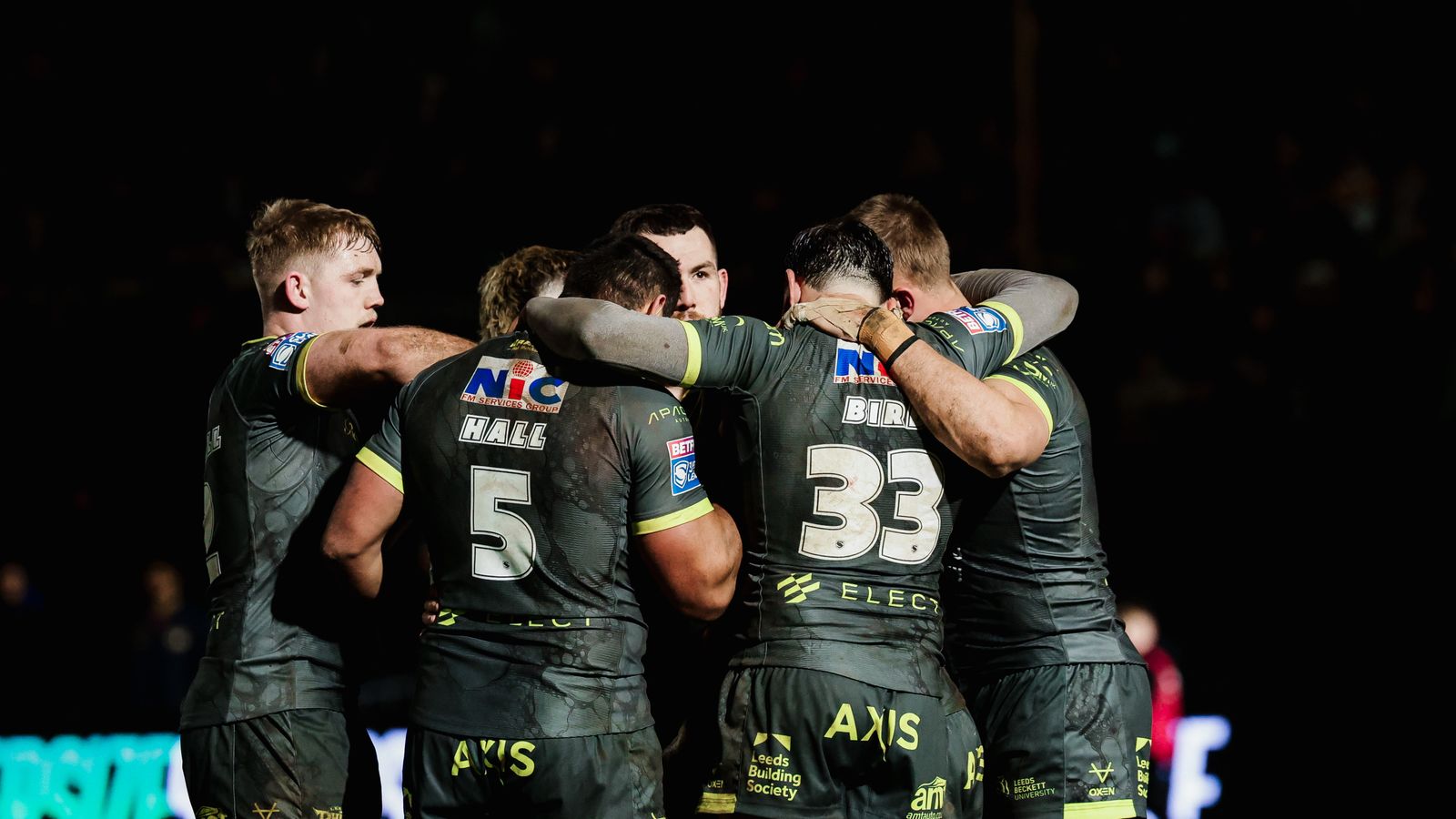 Bradford Bulls 12-24 Leeds Rhinos: Leeds climb to summit after beating Bradford in first Super League meeting in 12 years