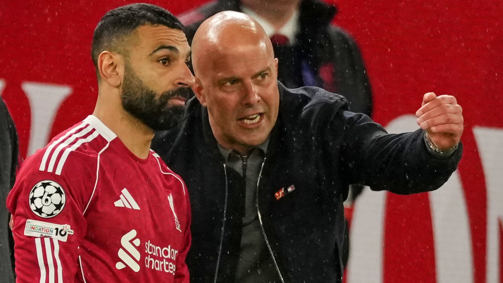 Liverpool precisa vender para contratar, alerta Arne Slot após eliminação na Champions