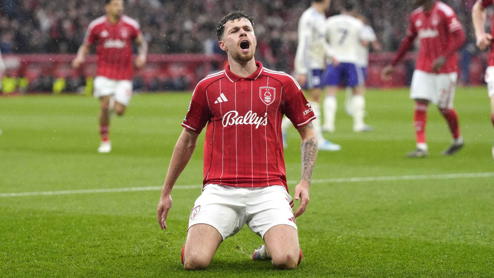 Nottingham Forest 1-1 Aston Villa: Vitor Pereira's side boost survival hopes with hard-fought point