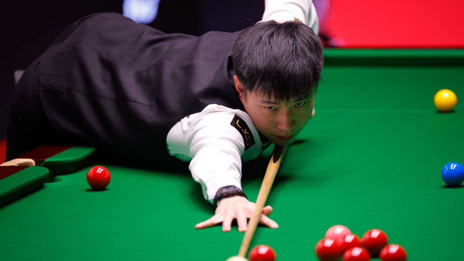 World Snooker Championship: Zhao Xintong leaves fans stunned with 'amazing' hat-trick shot during Shaun Murphy clash