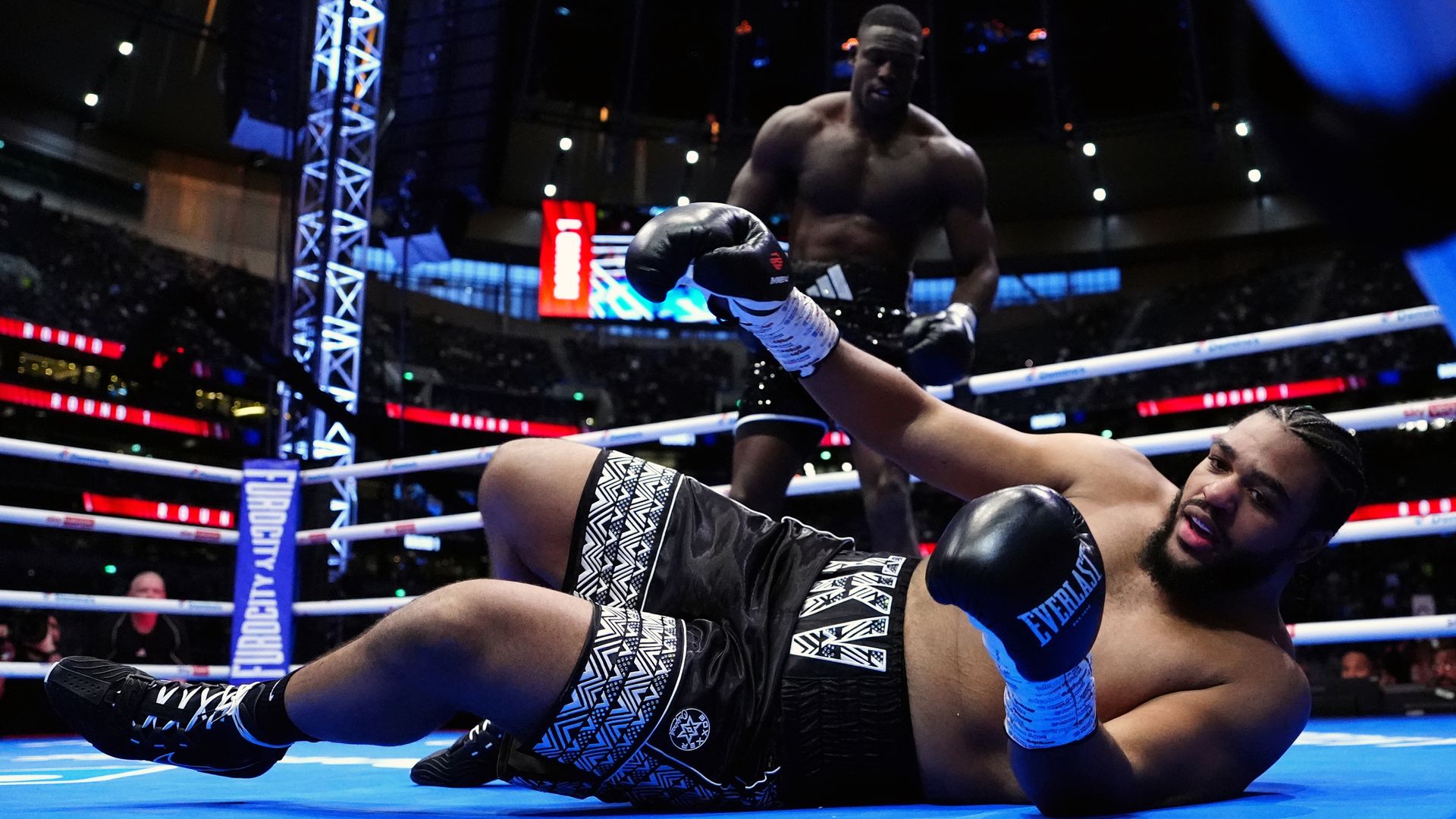 Fury vs Makhmudov LIVE! Riakporhe FLOORS TKV on undercard with Benn up next