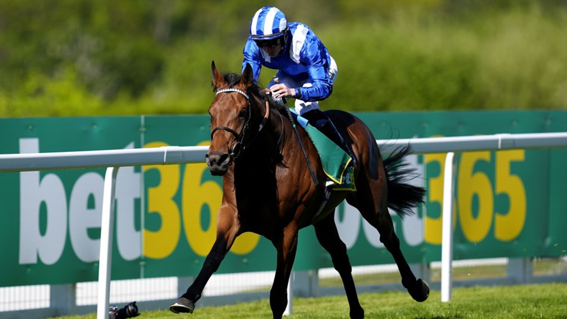 Raaheeb upholds family honour with stylish Sandown performance