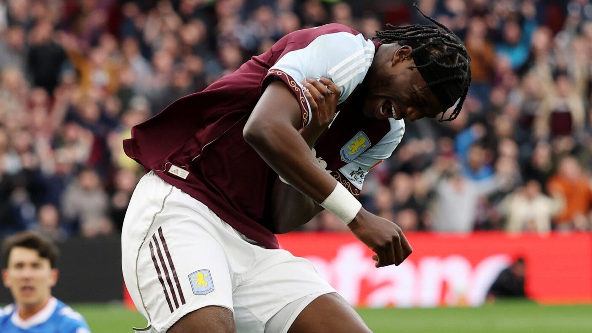 Abraham Selamatkan Kemenangan Villa setelah Runtuh Dua Gol yang Mengheran vs Sunderland