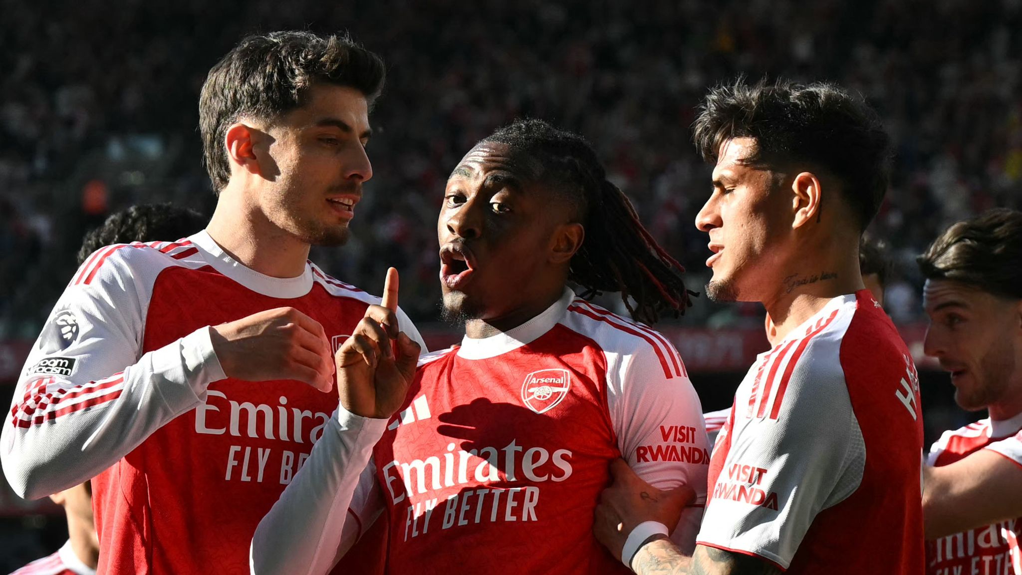 Arsenal edge Newcastle to back on top of Premier League