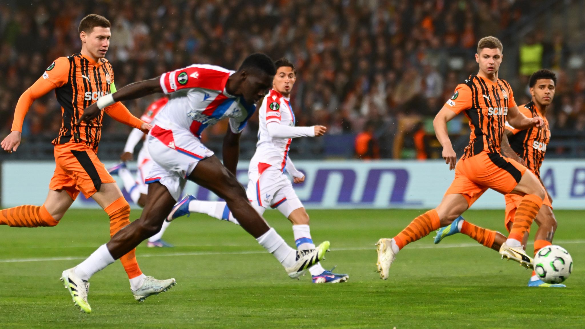 Crystal Palace áp đảo Shakhtar Donetsk 3-1 ở bán kết Conference League nhờ kỷ lục của Sarr — image 4