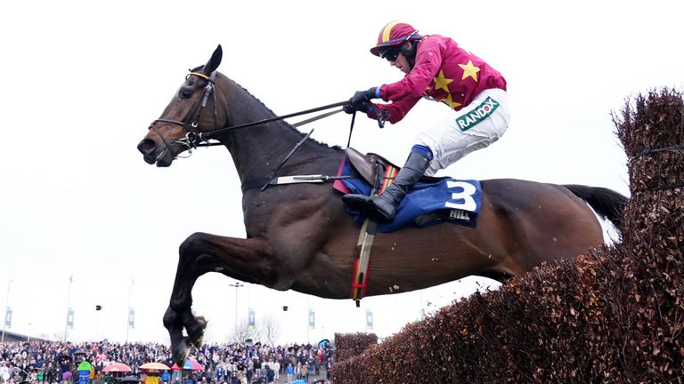 Koktail Divin ridden by Darragh O'Keeffe on the way to winning the William Hill Manifesto Novices' Chase on day one of Aintree