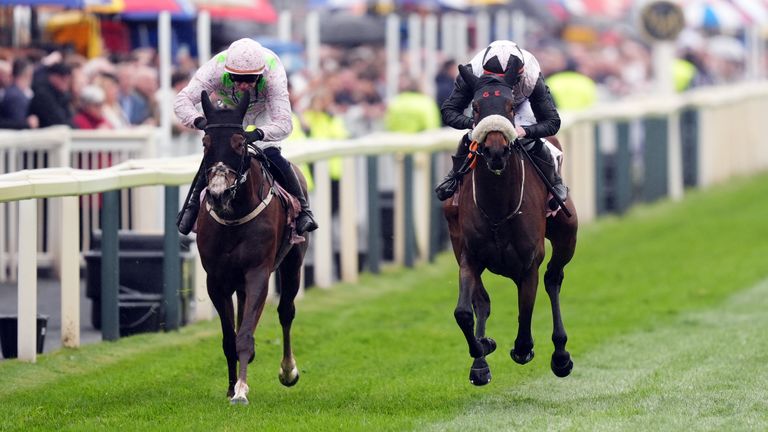 Grand National Festival LIVE! Mange Tout proves too hot to handle in the Aintree opener