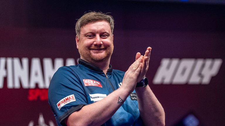 Cameron Menzies was in fine form as he beat Raymond van Barneveld in the opening round 