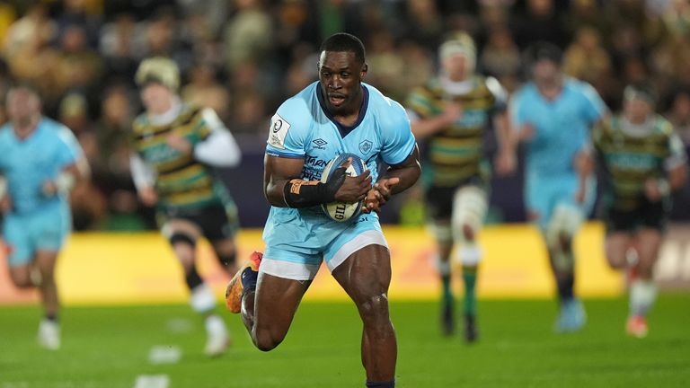 O animado Ambadiang marcou, mas foi punido no final do jogo