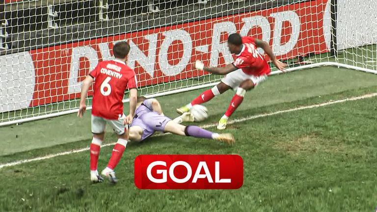 Charlton keeper suffers howler as he spills weak strike from Bristol City