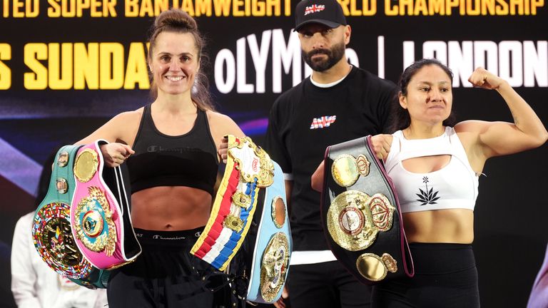 Ellie Scotney (à esquerda) venceu sua batalha com a balança.