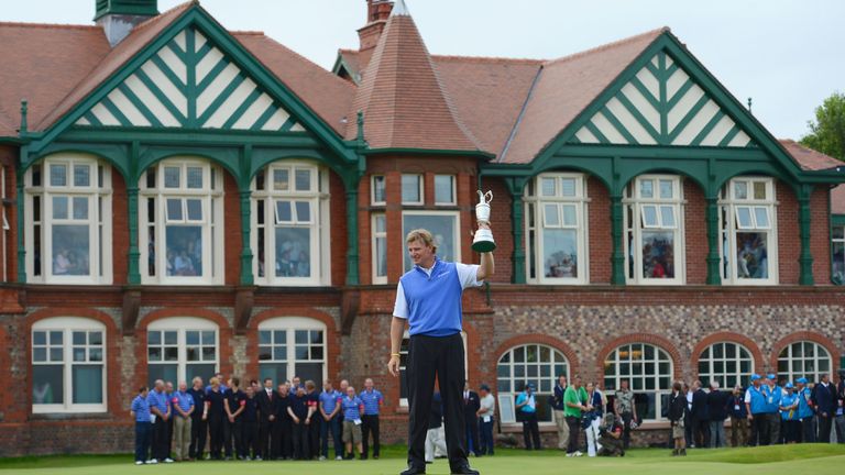 Ernie Els comemora sua vitória quando o Open foi realizado pela última vez no Royal Lytham & St Annes em 2012