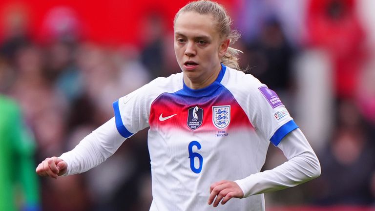 Esme Morgan também poderia jogar pela Inglaterra na ausência de Leah Williamson