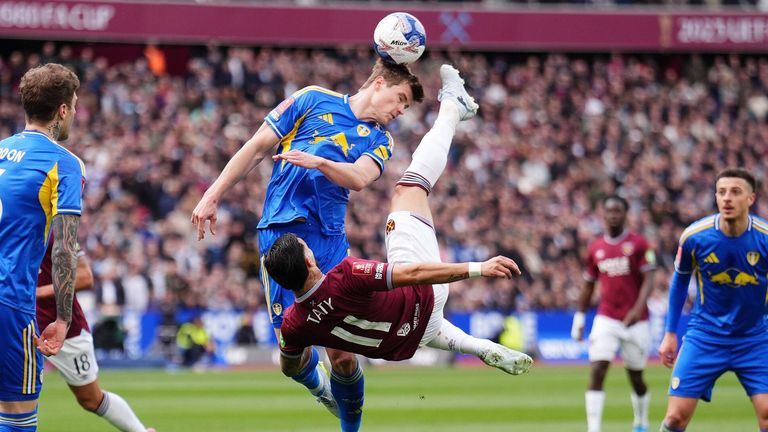 Taty Castellanos attempts a bicycle kick against Leeds