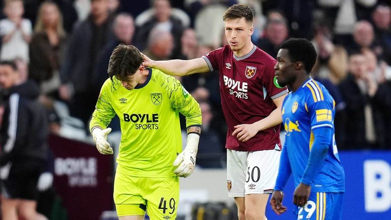 Finlay Herrick replaces the injured Alphonse Areola at London Stadium