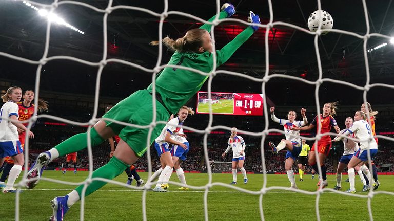 Hannah Hampton made a late same to deny Edna Imade