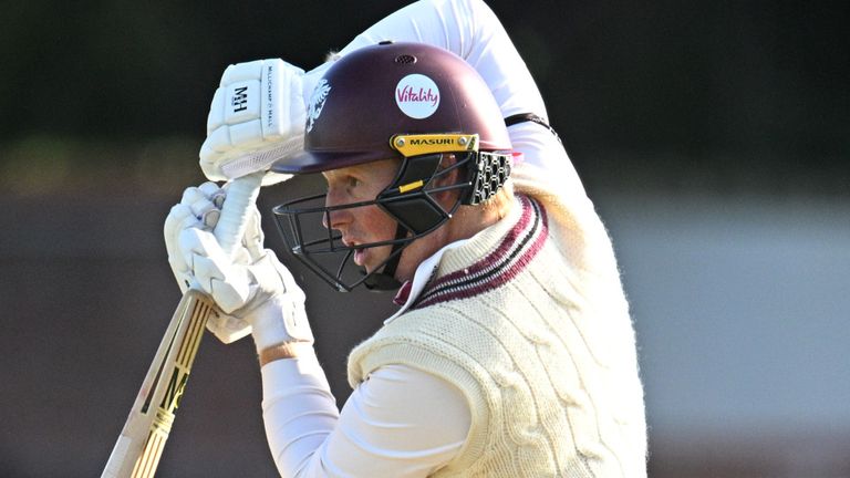 County Championship: Jamie Smith scores century as Surrey secure final-draw with Warwickshire