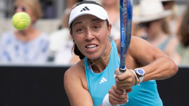 Jessica Pegula in action at the Charleston Open