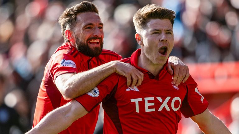 Kevin Nisbet scored twice as Aberdeen beat Hibernian in the Scottish Premiership