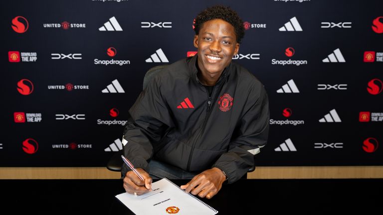 Kobbie Mainoo has put pen to paper on a new five-year contract at Manchester United