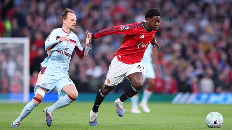MANCHESTER, ENGLAND - APRIL 27: Kobbie Mainoo of Manchester United is challenged by Mikkel Damsgaard of Brentford during the Premier League match between Manchester United and Brentford at Old Trafford on April 27, 2026 in Manchester, England. (Photo by Naomi Baker/Getty Images)
