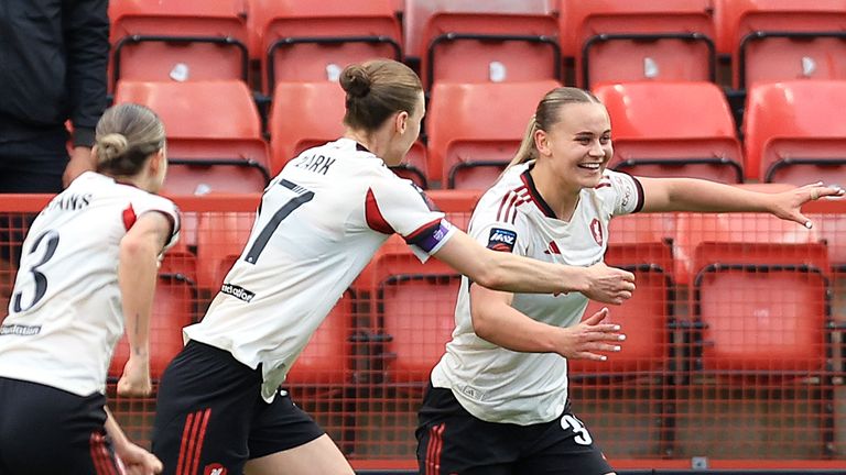 Zara Shaw comemora colocar o Liverpool Women na frente na prorrogação em Charlton