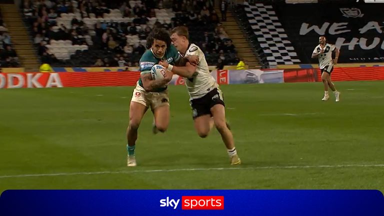 Watch Logan Moy's 'OUTSTANDING' tackle!