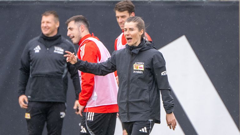 Marie-Louise Eta vem preparando sua equipe para enfrentar o Wolfsburg no fim de semana