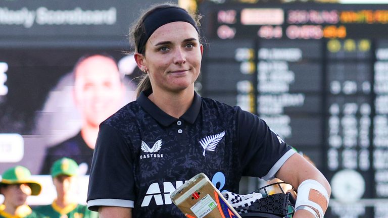 NZ complete record women's run chase thanks to Kerr's superb century