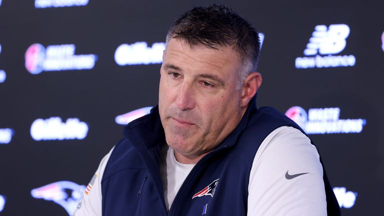 Patriots' Vrabel addresses media after photos with NFL reporter