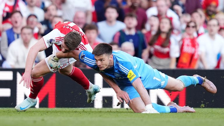Nick Pope fouls Viktor Gyokeres resulting in a yellow card for the Newcastle goalkeeper