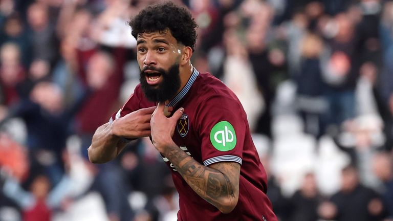 Pablo appeals to the linesman after his extra-time effort is ruled out for offside