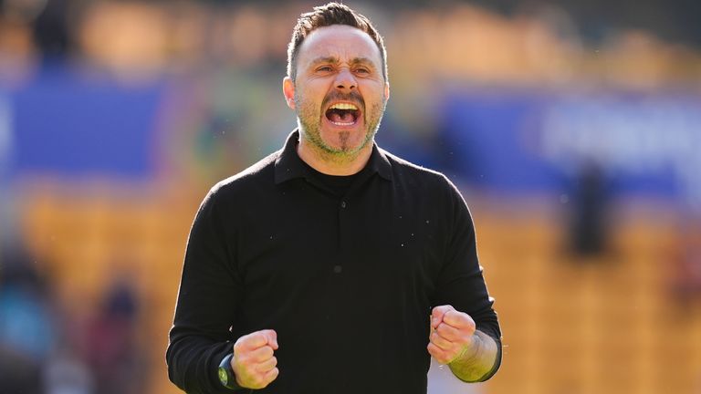 Roberto De Zerbi celebrates after Tottenham beat Wolves